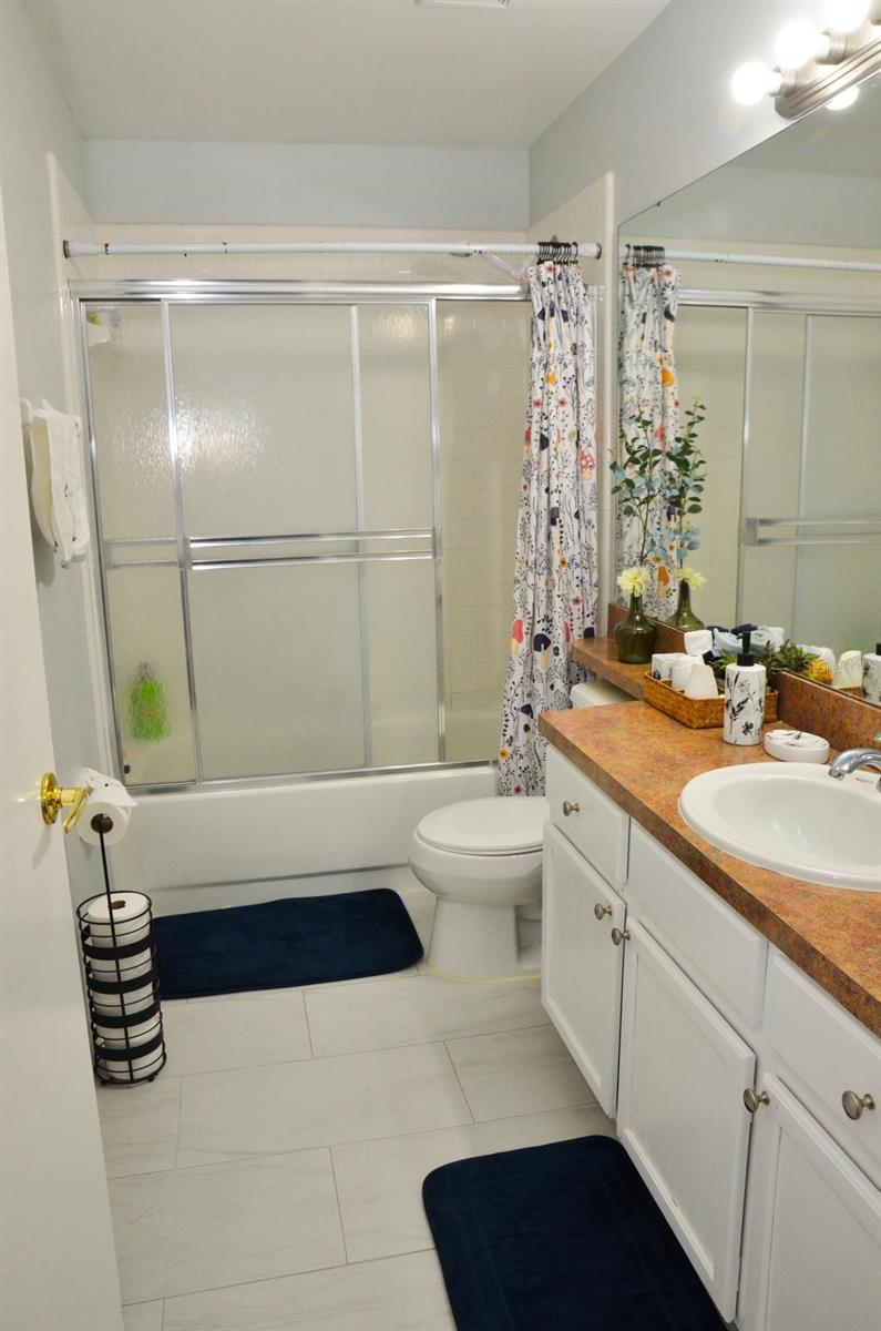 Image 10 of 22 For 13801 Timberland Drive 201