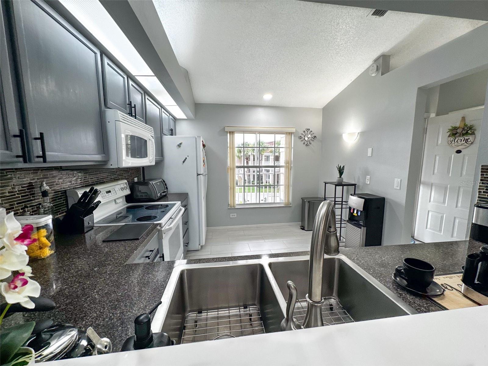 Image 4 of 22 For 13801 Timberland Drive 201