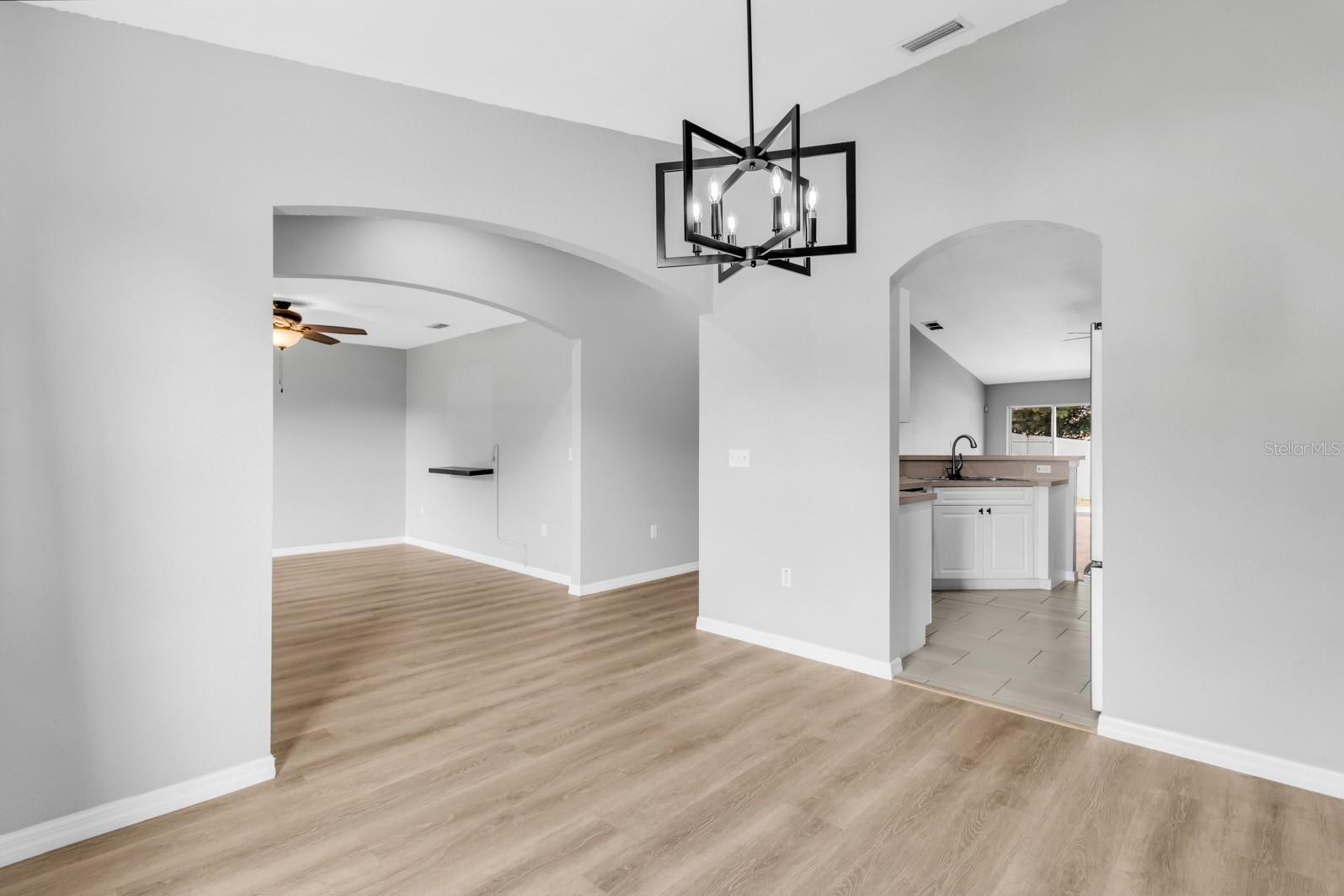 Image 11 of 54 For 109 Inconnu Court