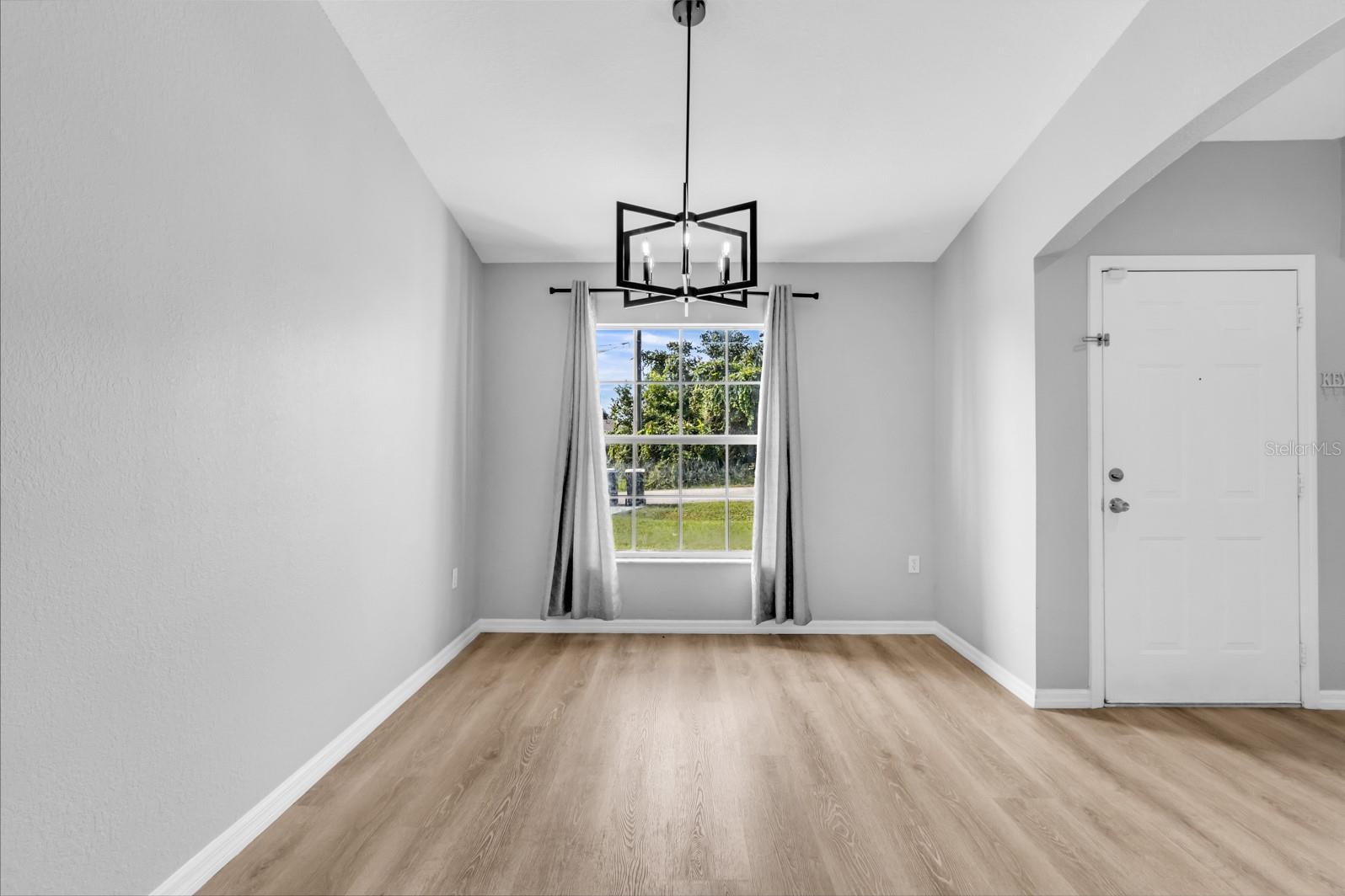 Image 13 of 54 For 109 Inconnu Court