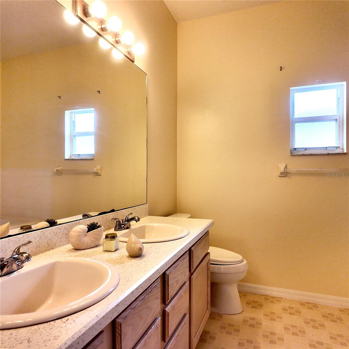 Image 14 of 20 For 946 Berwick Drive