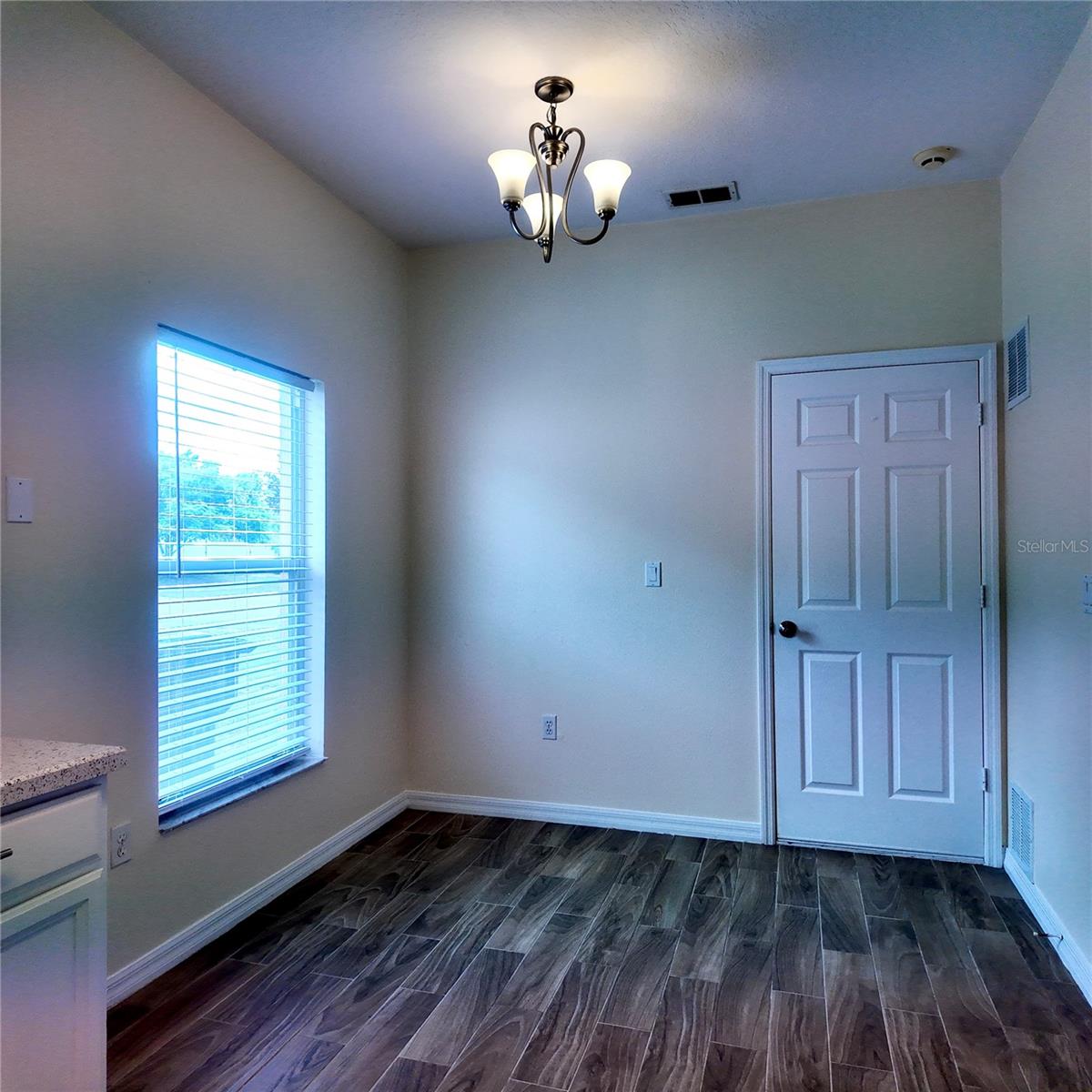 Image 15 of 20 For 946 Berwick Drive