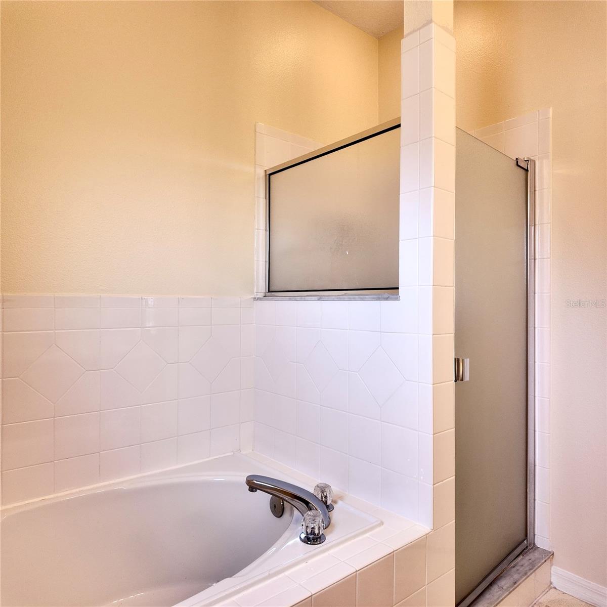 Image 17 of 20 For 946 Berwick Drive