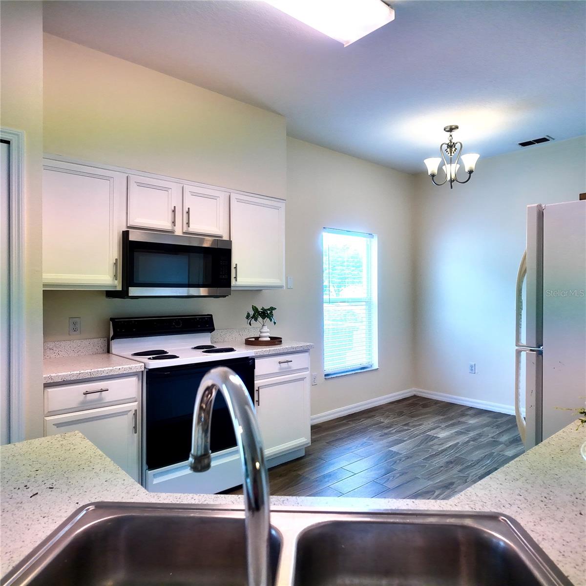 Image 6 of 20 For 946 Berwick Drive