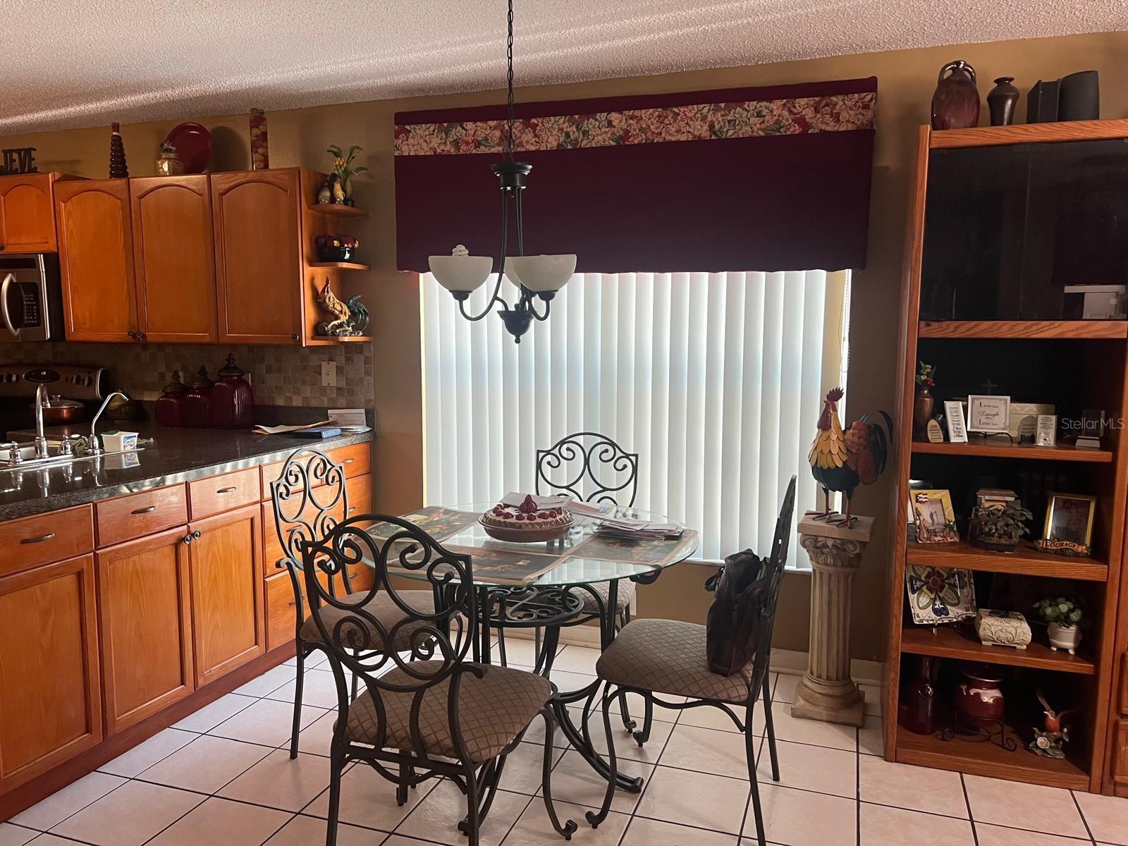 Image 4 of 7 For 411 Peppermill Circle