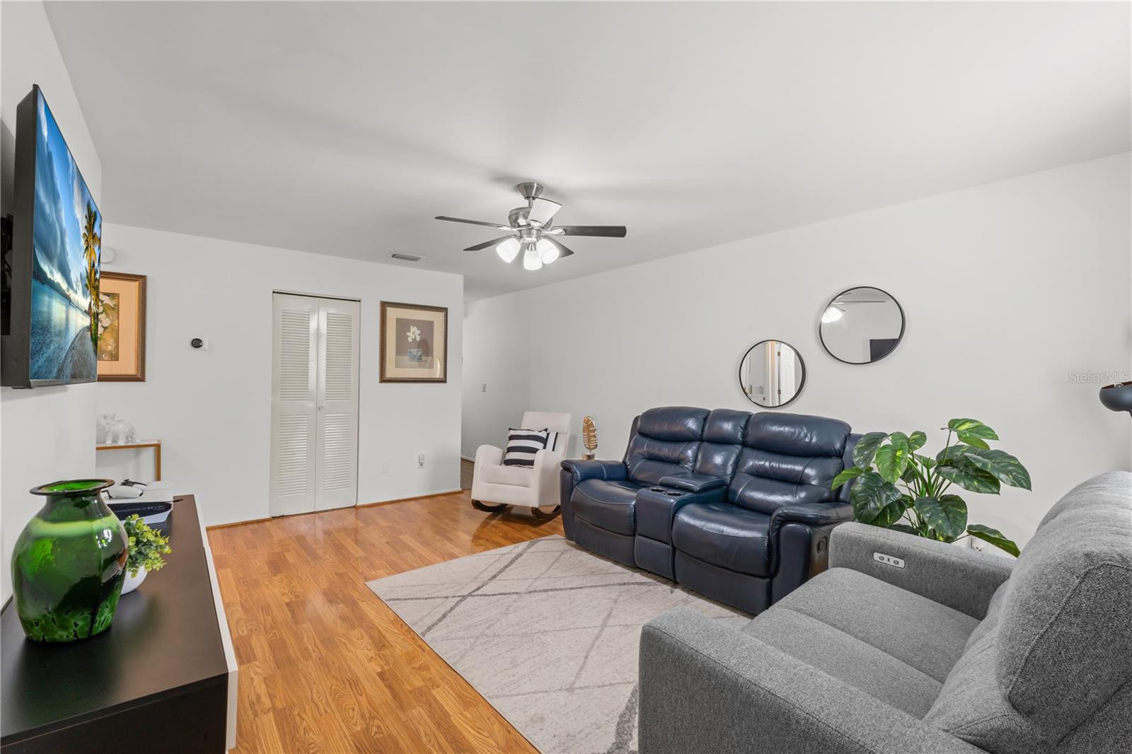 Image 3 of 19 For 121 Lake Villa Way
