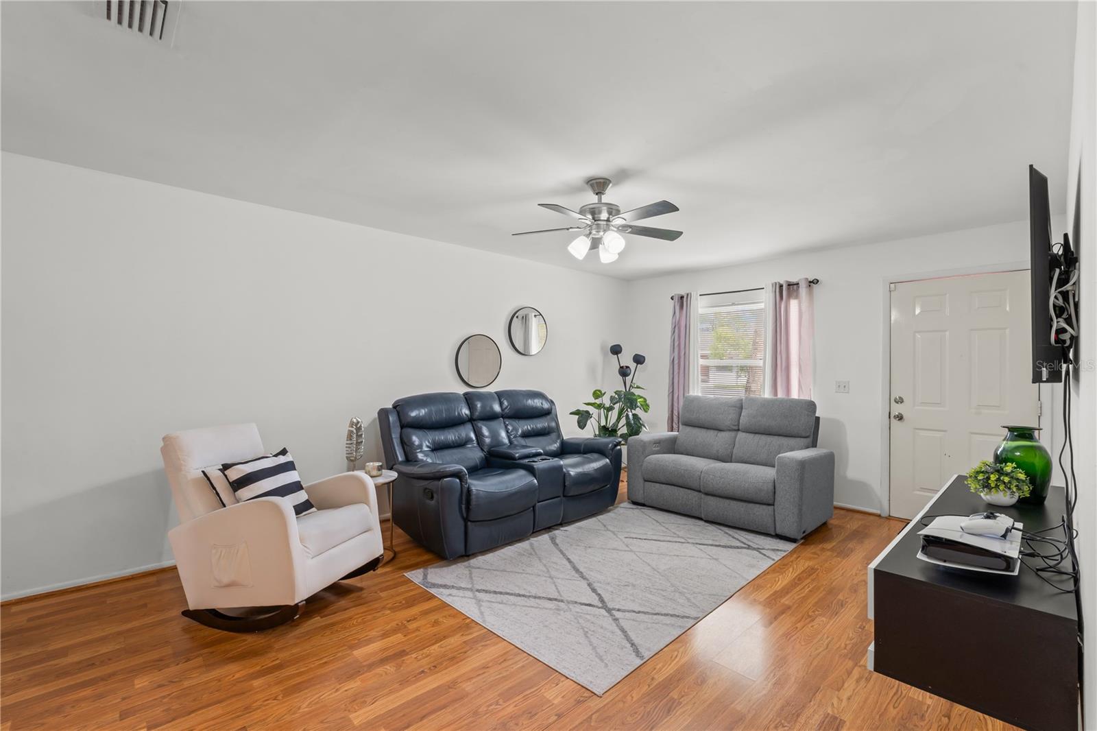 Image 4 of 19 For 121 Lake Villa Way