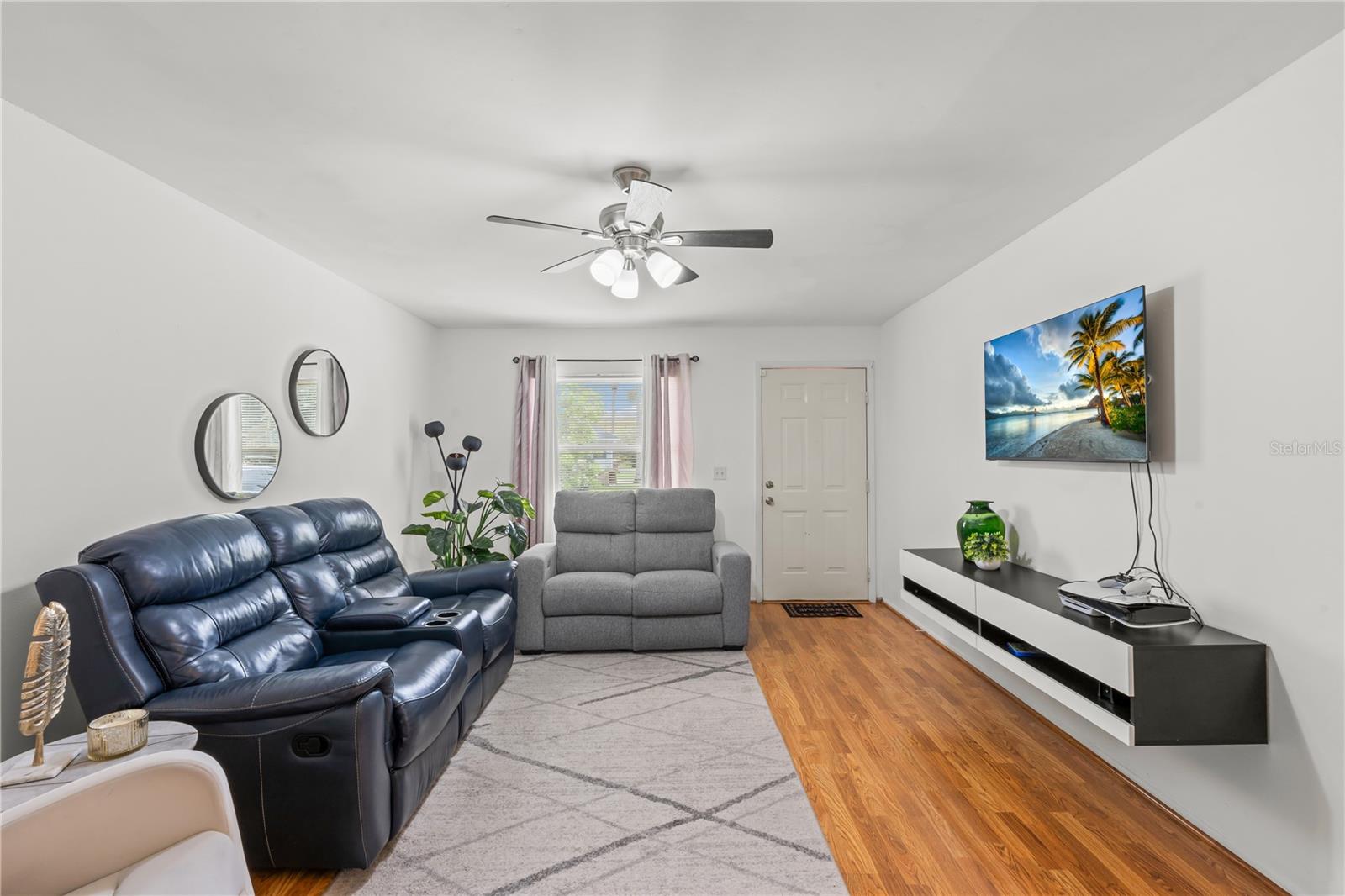 Image 5 of 19 For 121 Lake Villa Way