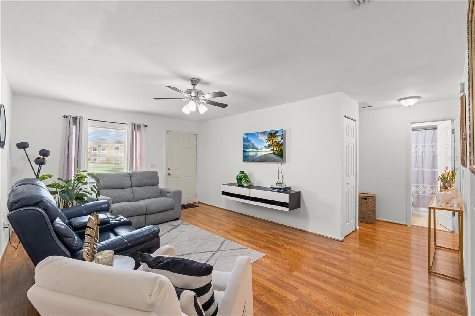 Image 6 of 19 For 121 Lake Villa Way