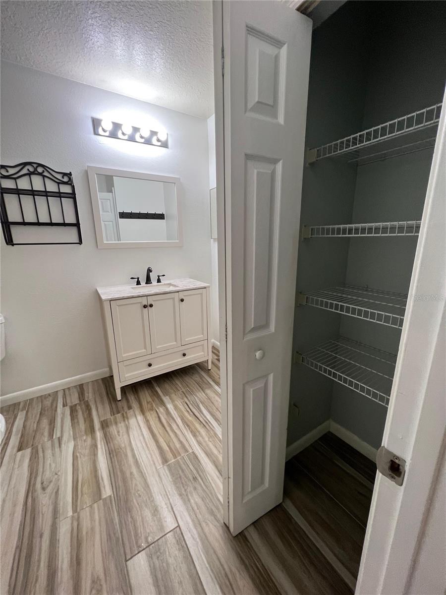Image 18 of 31 For 6596 Swissco Drive 15