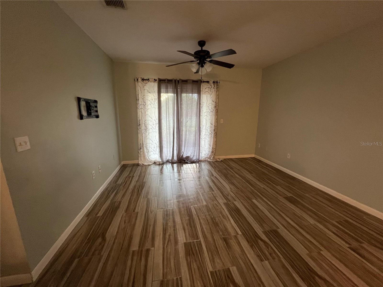 Image 4 of 31 For 6596 Swissco Drive 15