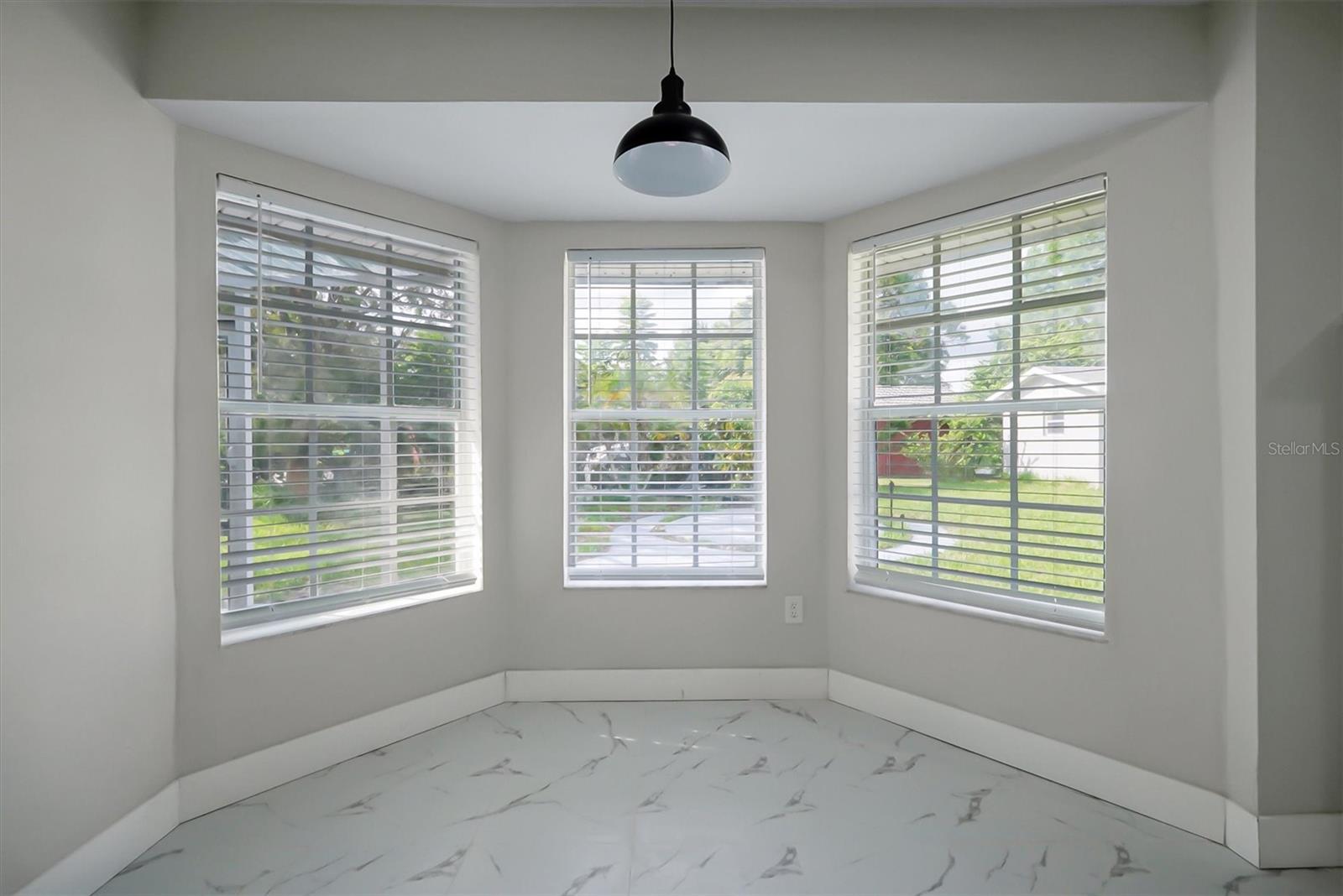 Image 14 of 64 For 20730 Mallard Parkway