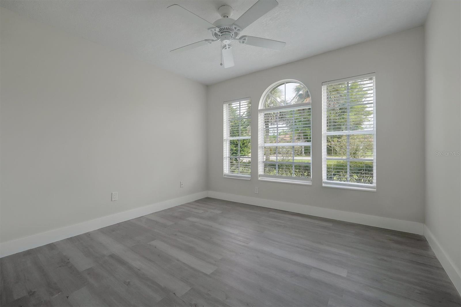Image 29 of 64 For 20730 Mallard Parkway