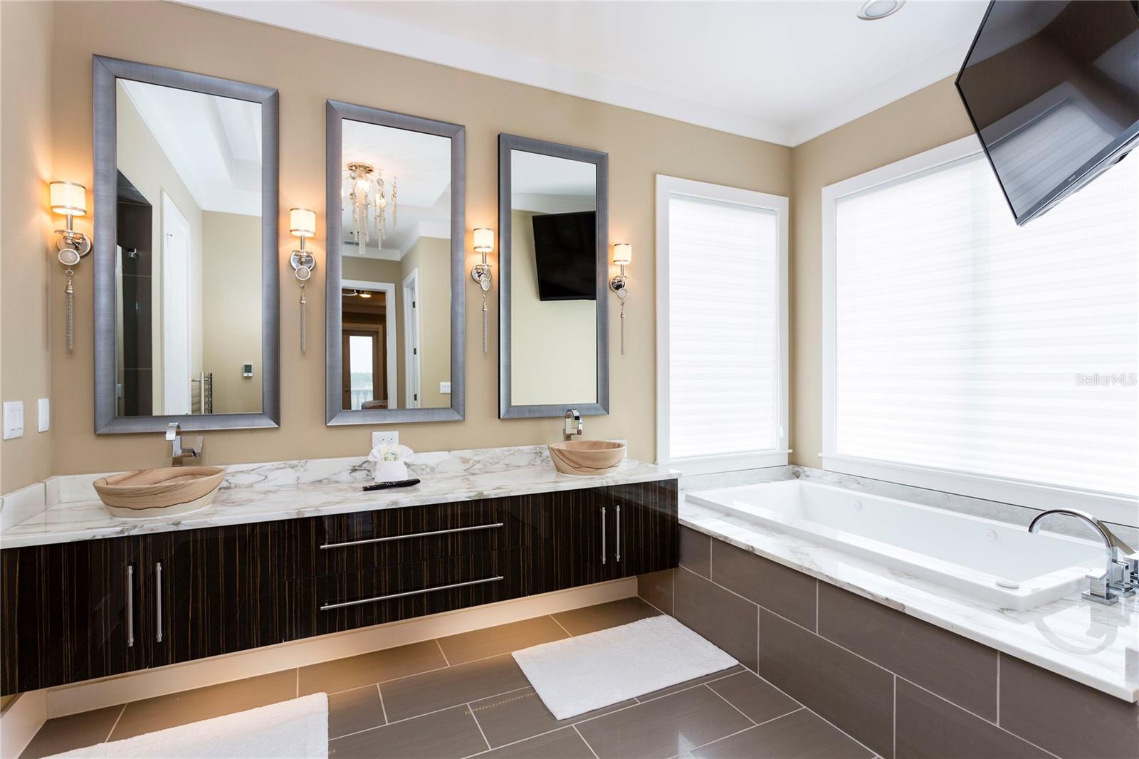 Image 55 of 77 For 905 Golden Bear Drive