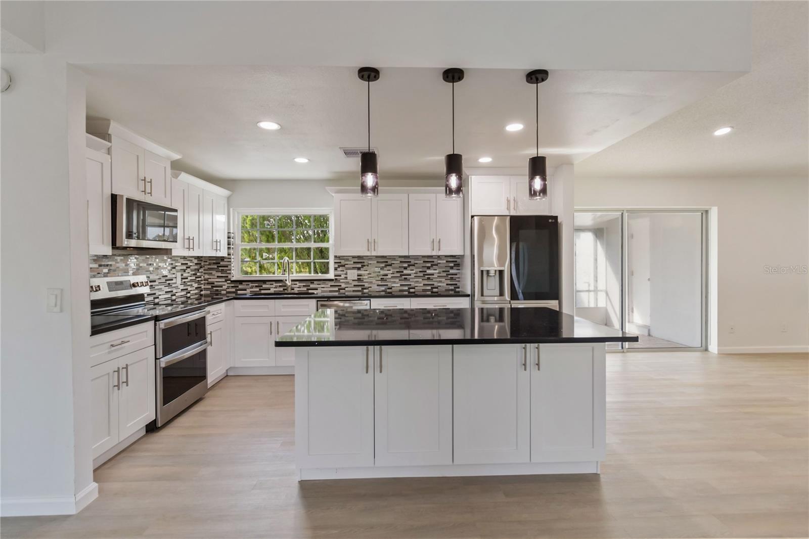 Image 11 of 41 For 371 Buttonwood Drive
