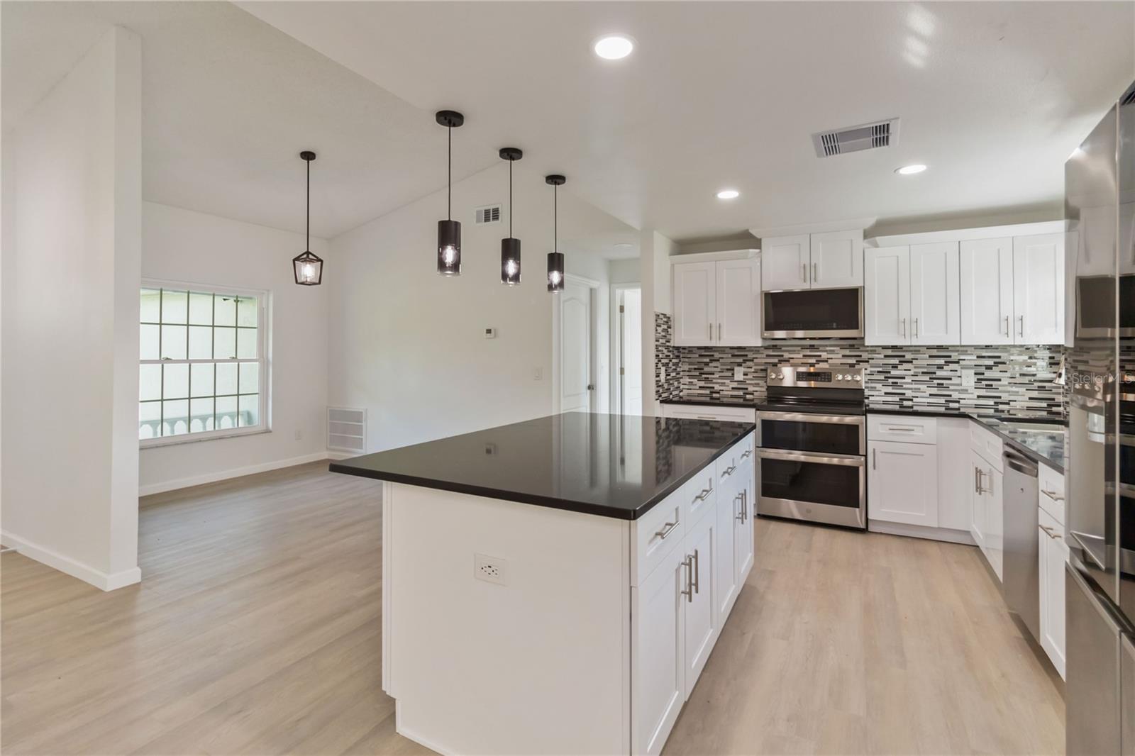 Image 13 of 41 For 371 Buttonwood Drive