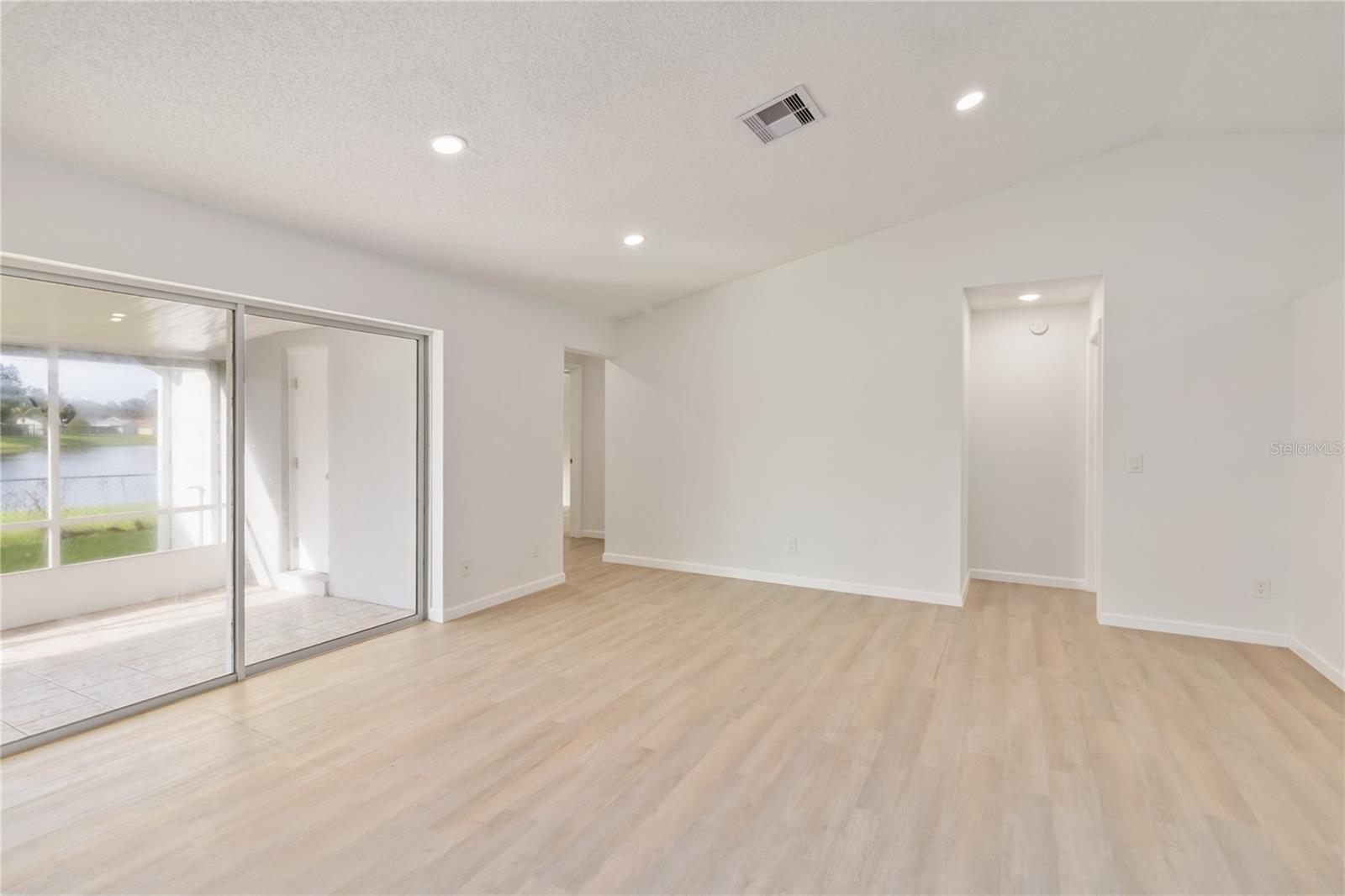 Image 18 of 41 For 371 Buttonwood Drive