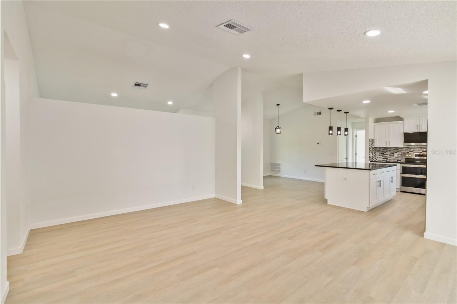 Image 21 of 41 For 371 Buttonwood Drive