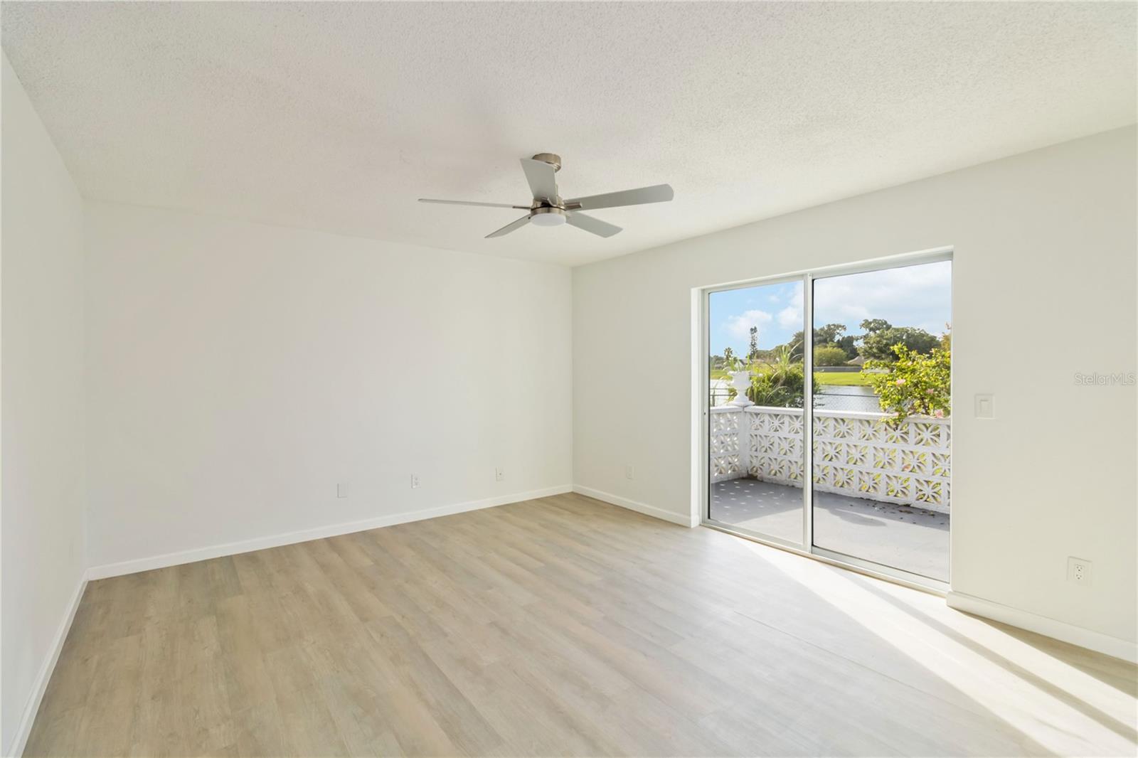 Image 22 of 41 For 371 Buttonwood Drive
