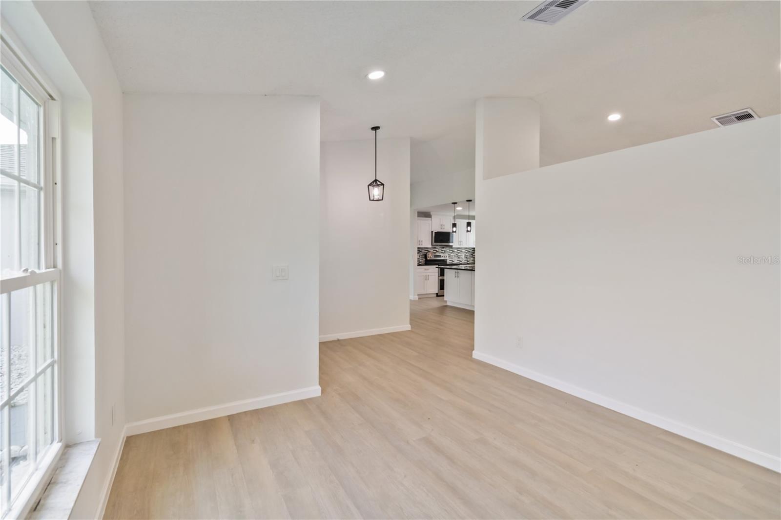 Image 8 of 41 For 371 Buttonwood Drive
