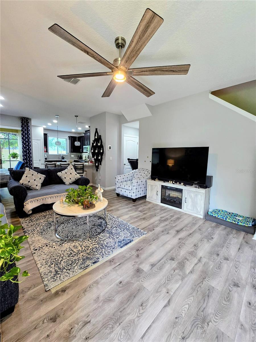 Image 4 of 45 For 2530 Econ Landing Boulevard