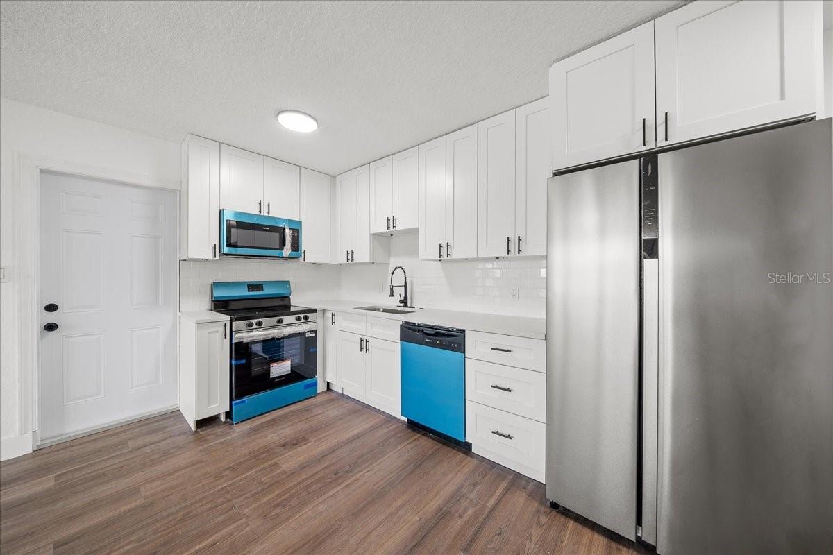 Image 5 of 18 For 1042 Alamanda Lane
