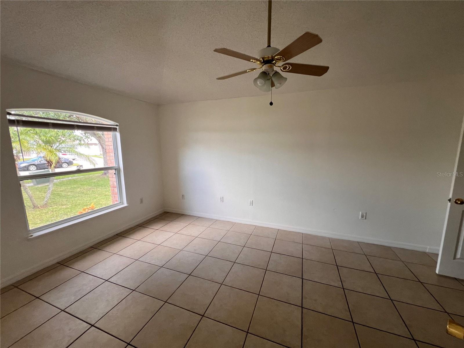 Image 5 of 25 For 2423 Morgan Point Boulevard