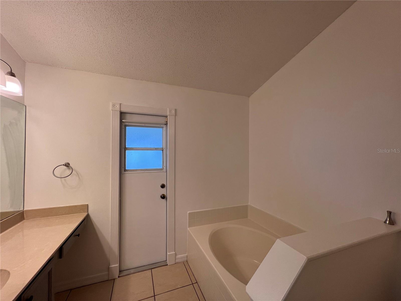 Image 7 of 25 For 2423 Morgan Point Boulevard