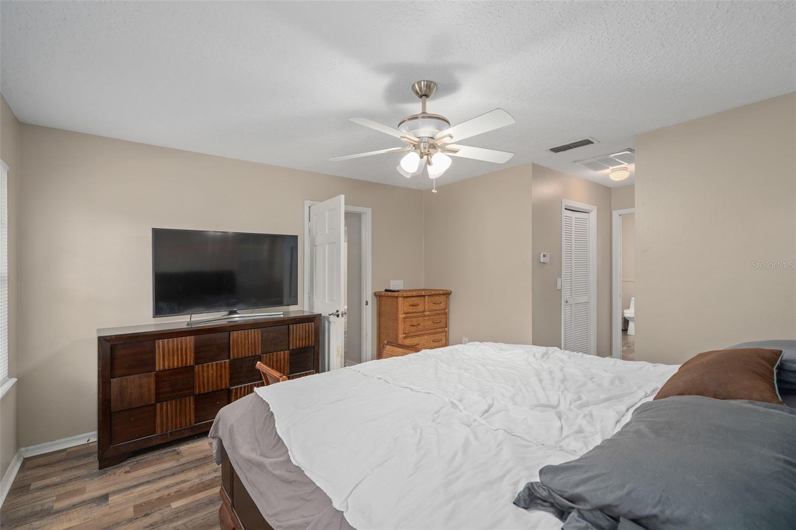 Image 17 of 57 For 32122 Hickory Lane