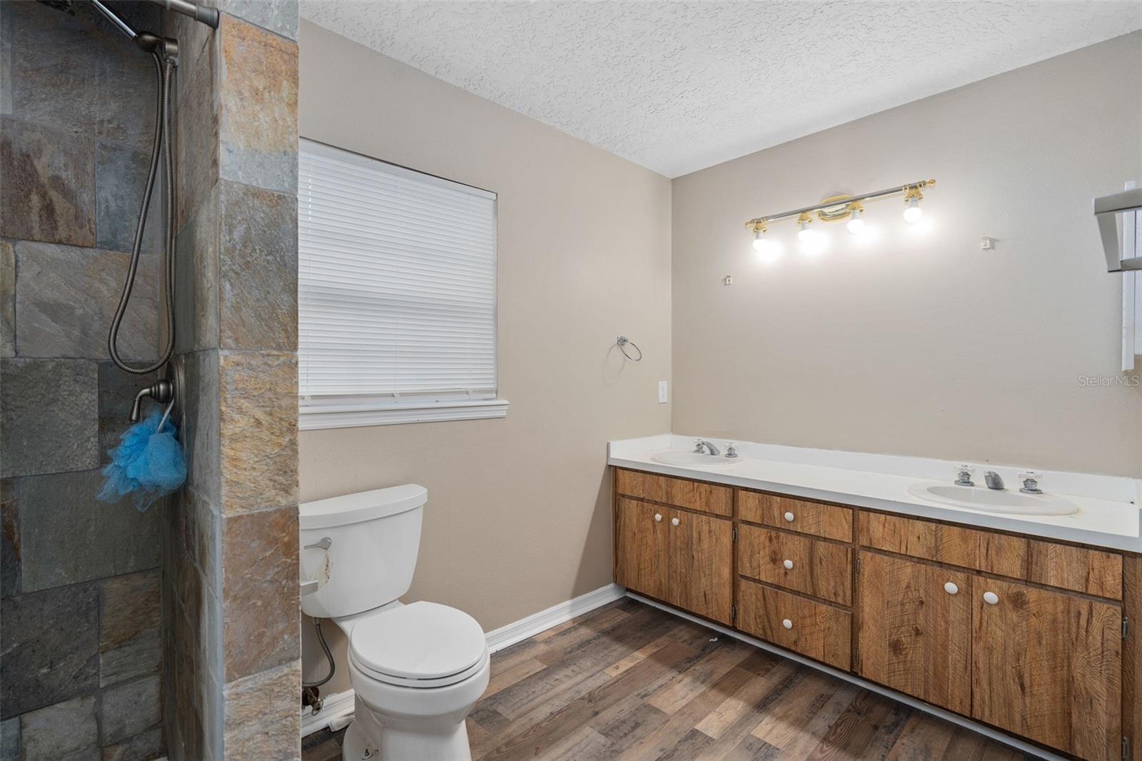 Image 28 of 57 For 32122 Hickory Lane