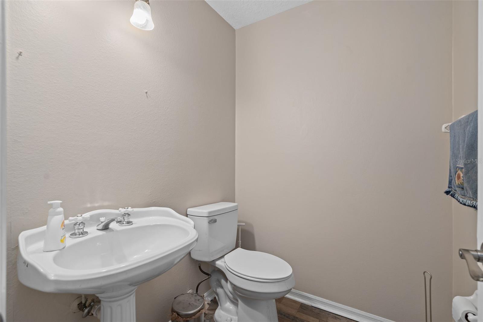 Image 4 of 57 For 32122 Hickory Lane