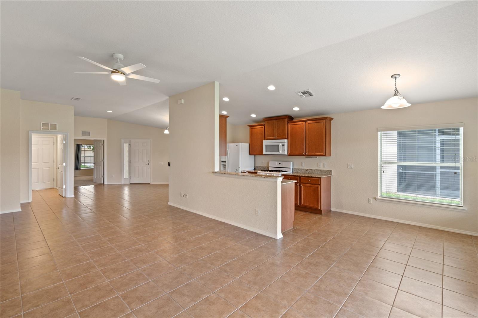 Image 16 of 45 For 418 Del Sol Avenue