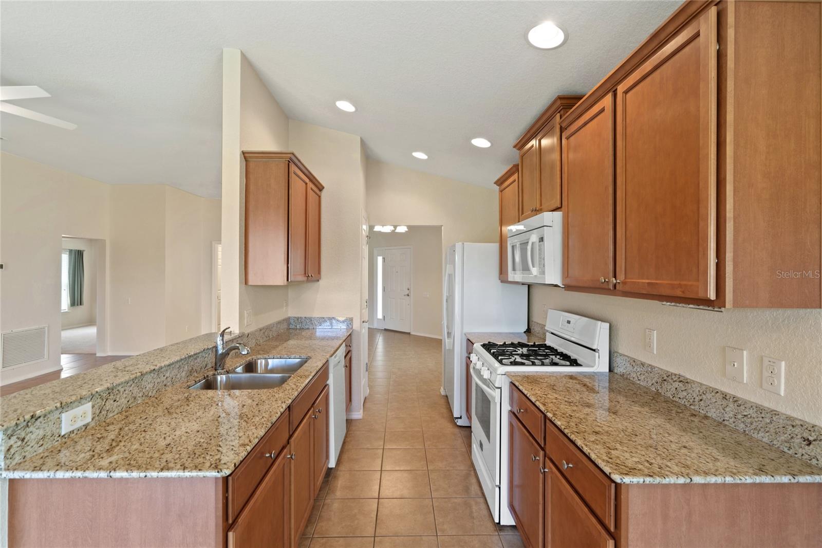 Image 18 of 45 For 418 Del Sol Avenue