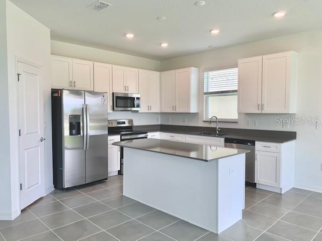 Image 18 of 37 For 668 Grove Street