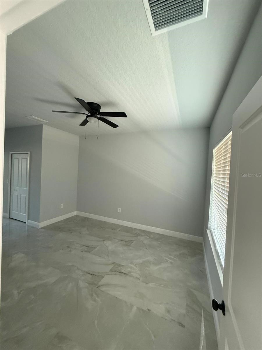 Image 5 of 18 For 373 Amberjack Court