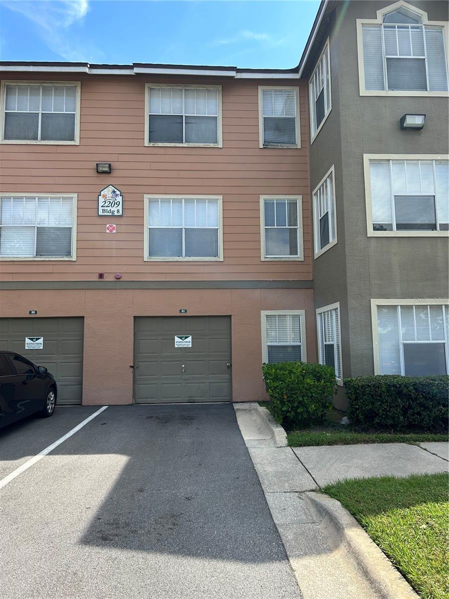 Image 3 of 28 For 2209 Antigua Place 826