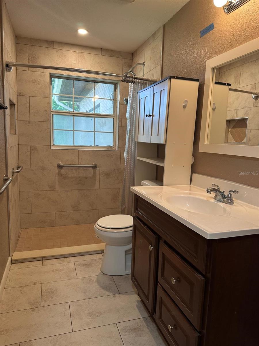 Image 12 of 19 For 707 Thacker Avenue