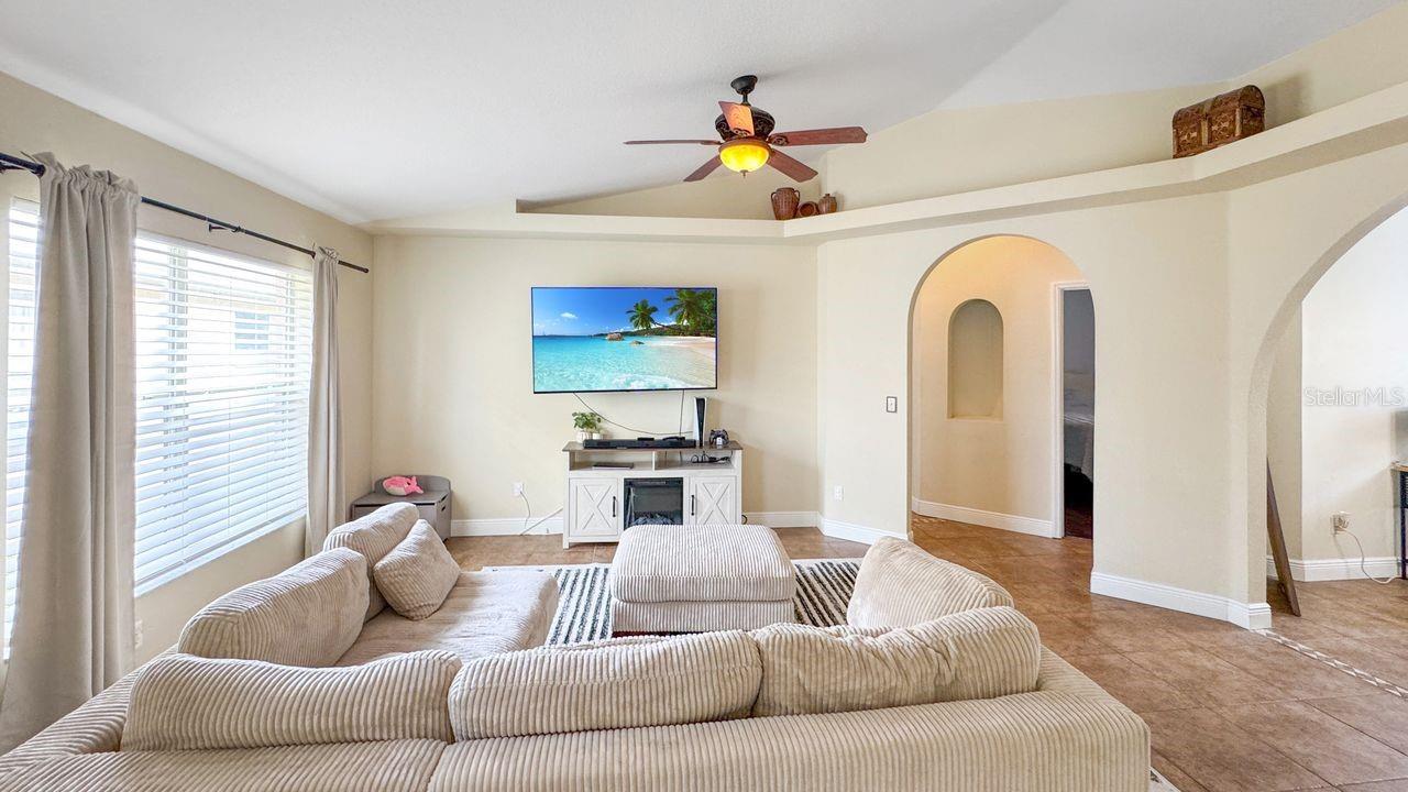Image 4 of 13 For 1352 Daniel Cove Drive