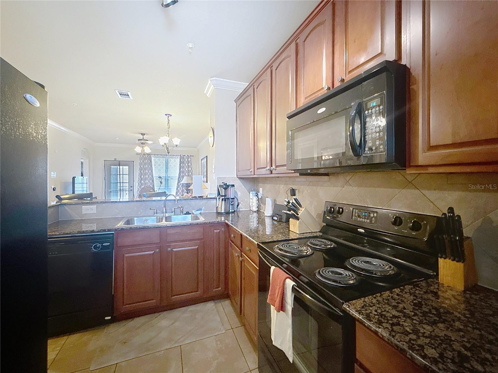 Image 10 of 21 For 906 Charo Pkwy  434