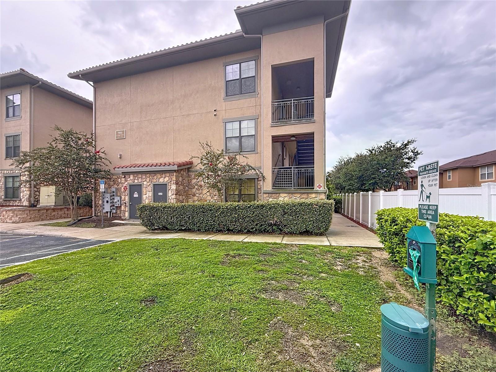 Image 13 of 21 For 906 Charo Pkwy  434