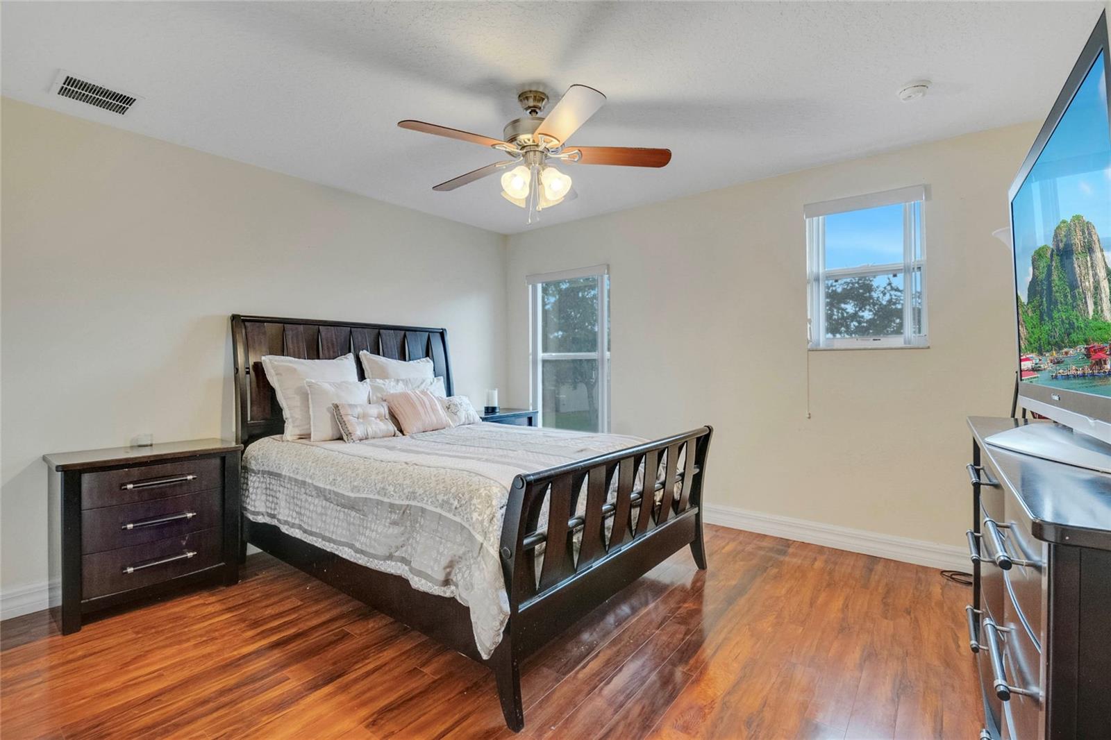 Image 37 of 74 For 1072 Berkeley Drive