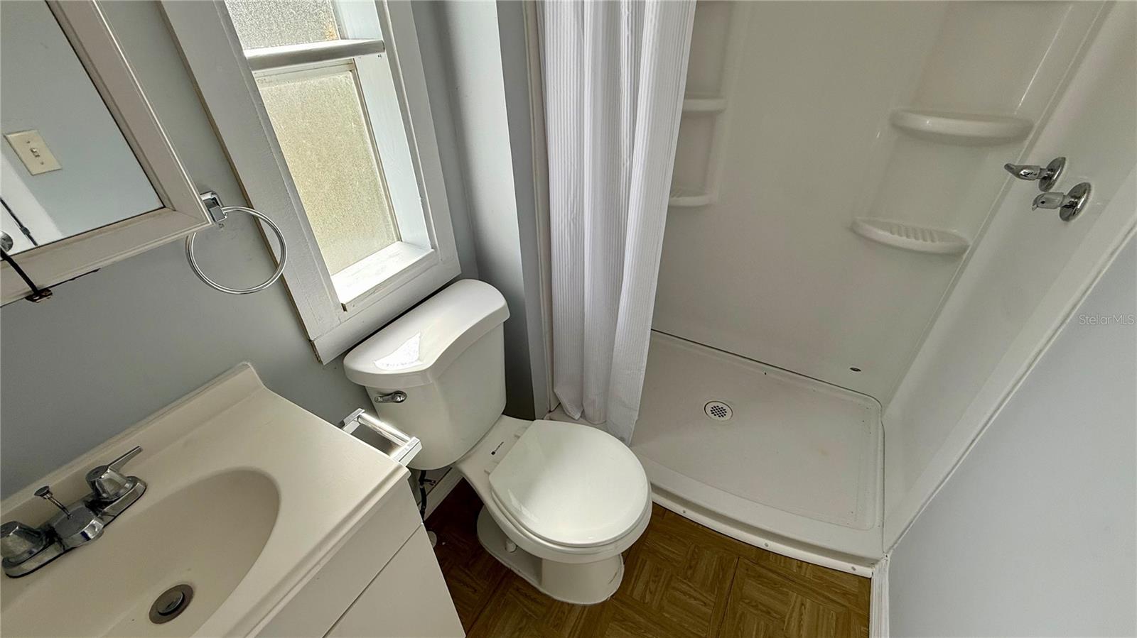 Image 16 of 19 For 639 Ellison Parkway