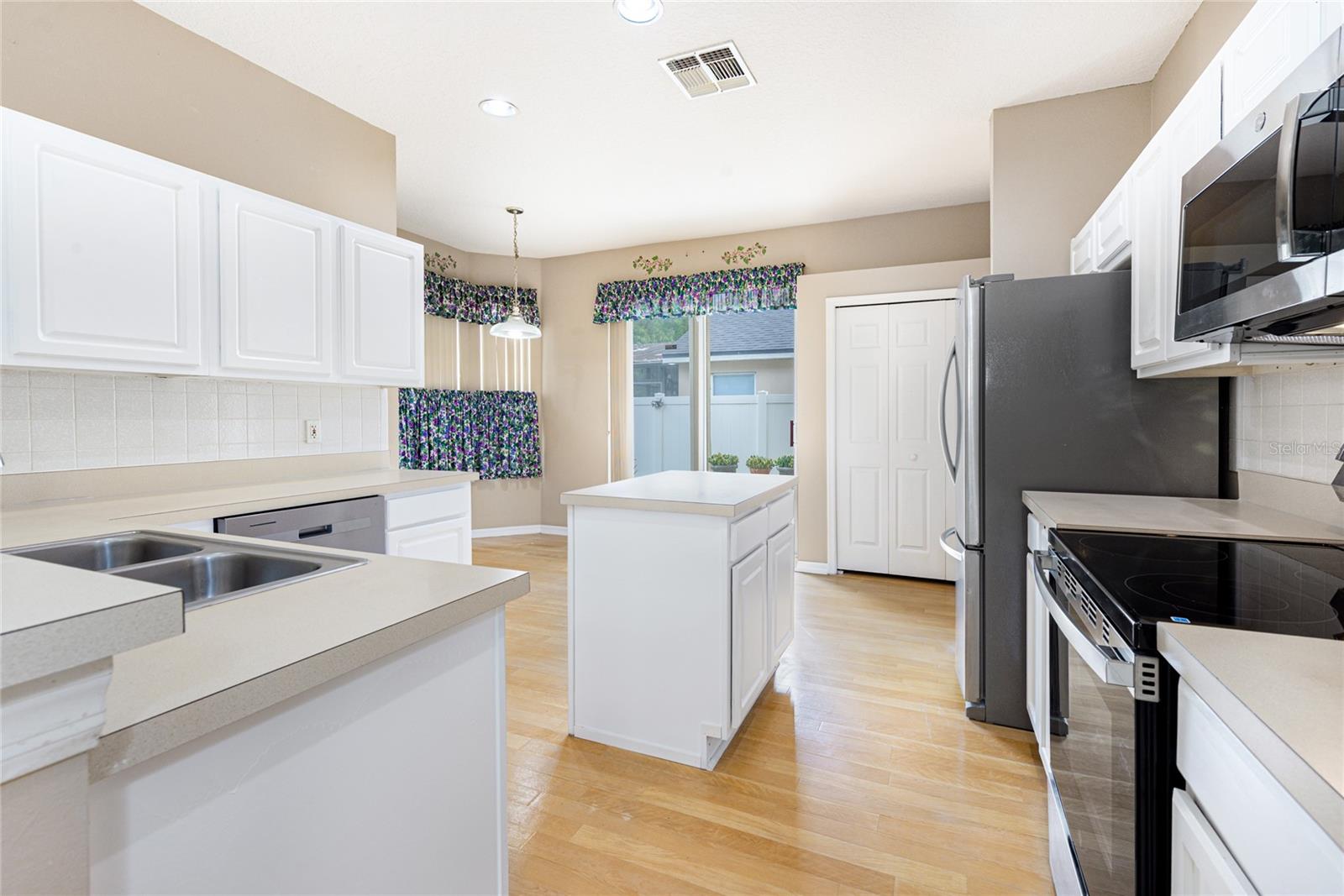 Image 10 of 42 For 12150 Greco Drive