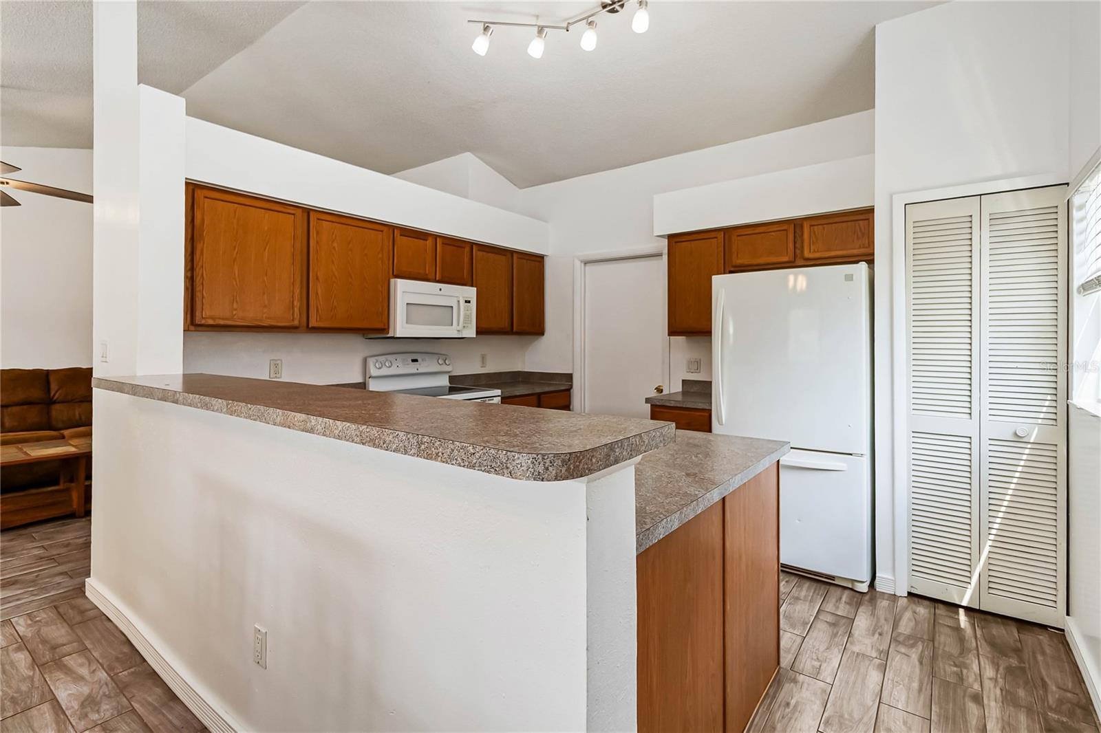 Image 10 of 30 For 2542 Camphorwood Circle