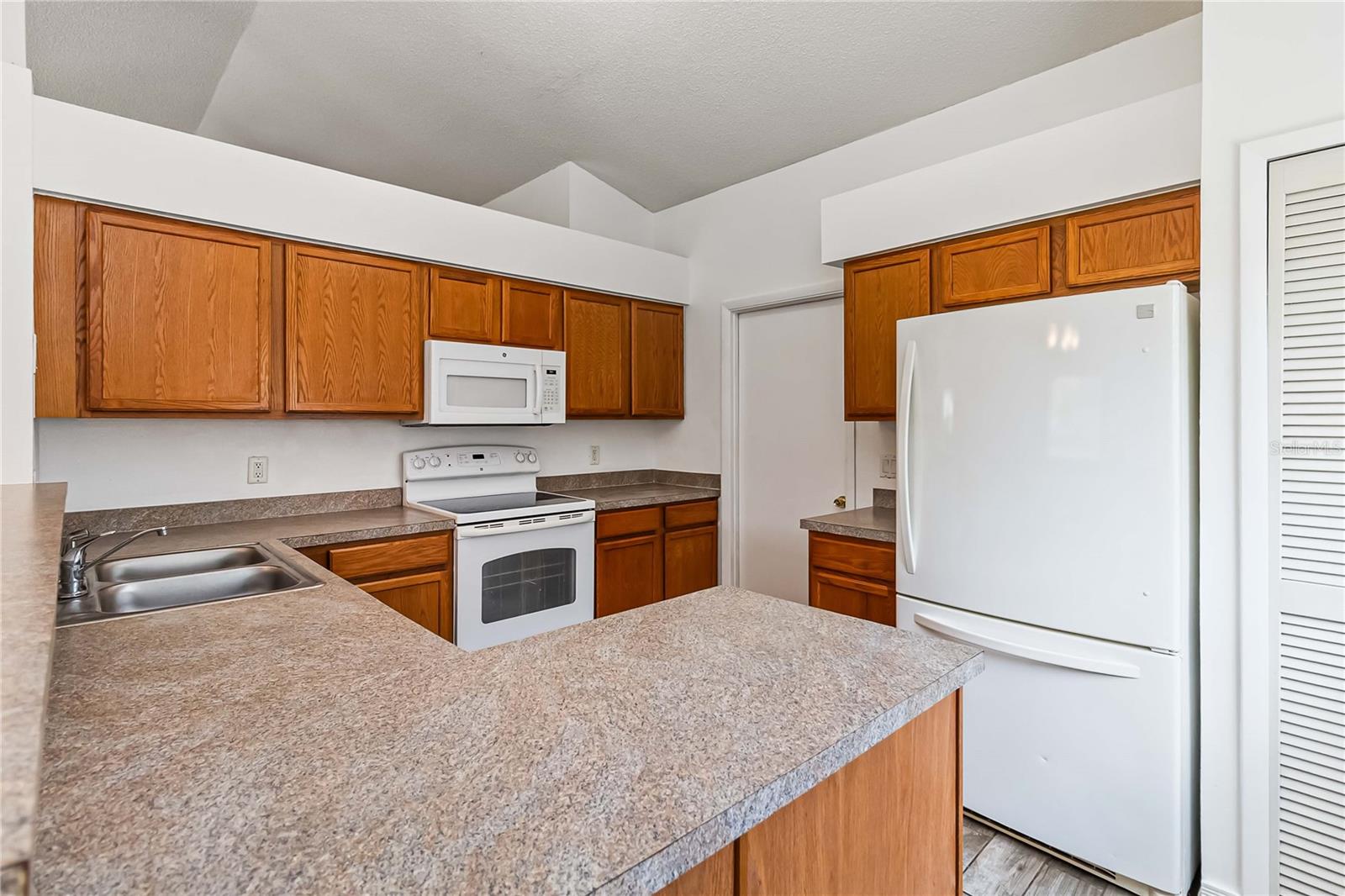 Image 11 of 30 For 2542 Camphorwood Circle