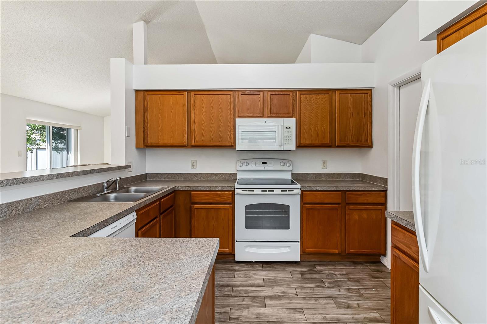 Image 12 of 30 For 2542 Camphorwood Circle