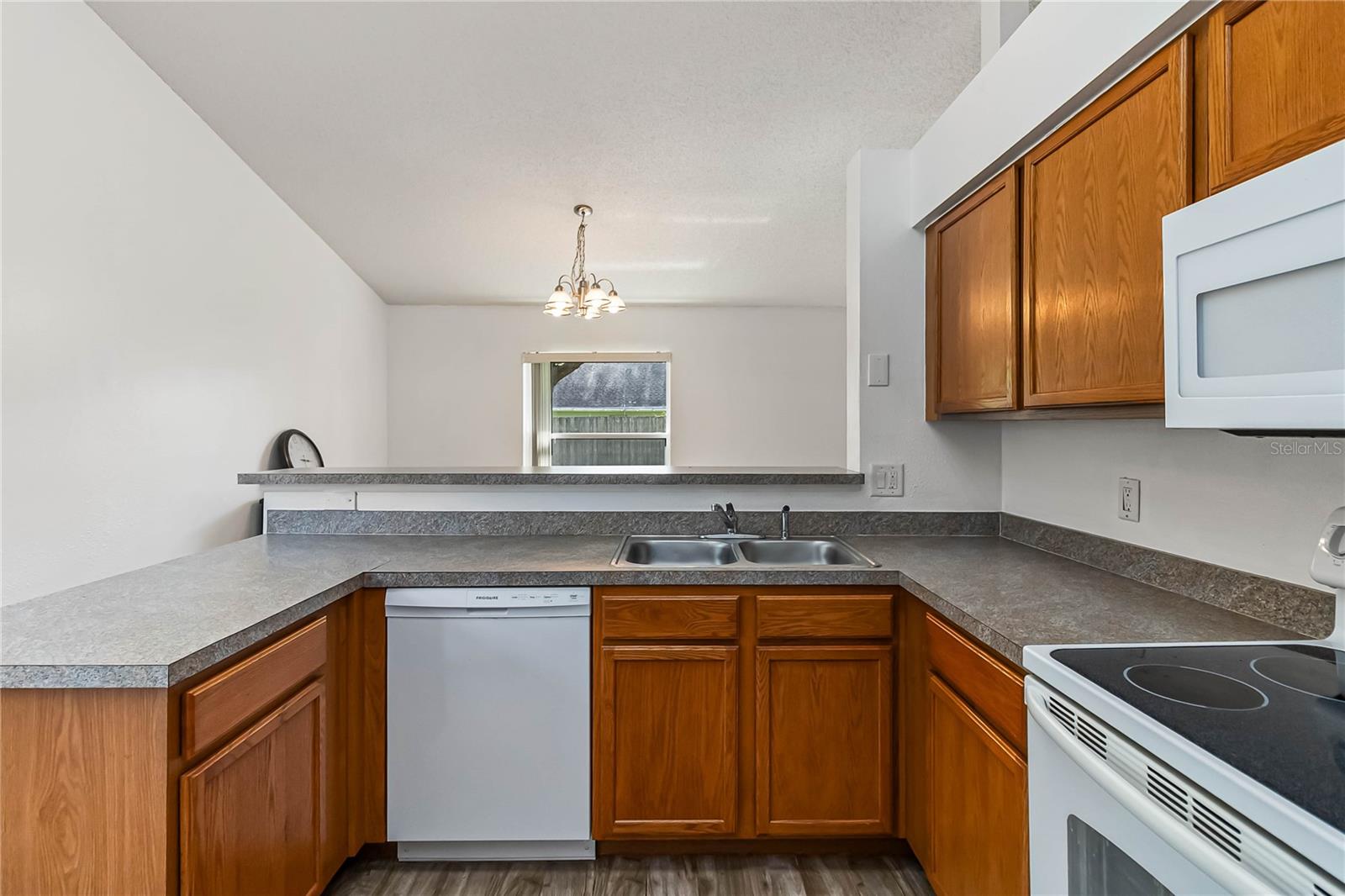 Image 13 of 30 For 2542 Camphorwood Circle