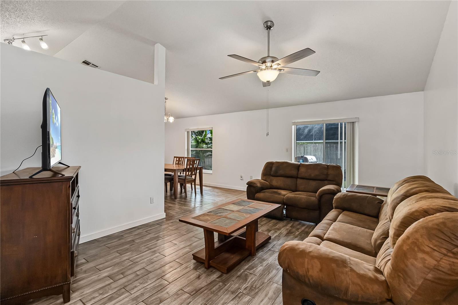 Image 5 of 30 For 2542 Camphorwood Circle