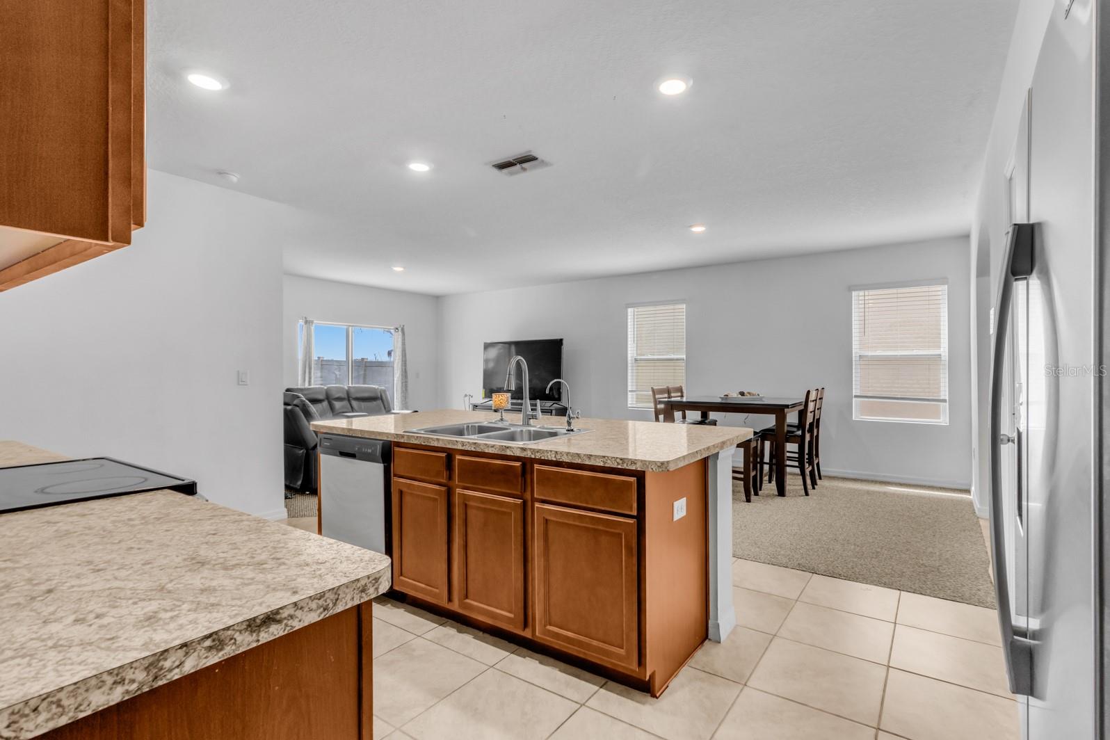 Image 5 of 41 For 716 Brooklet Drive