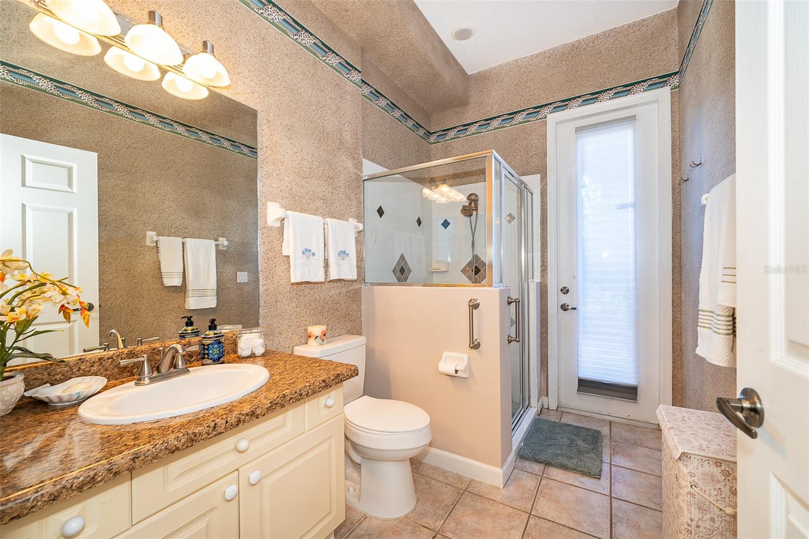 Image 17 of 20 For 8118 Vineland Oaks Boulevard